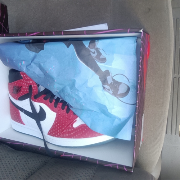 Jordan 1 Spiderman origins - Picture 2 of 3